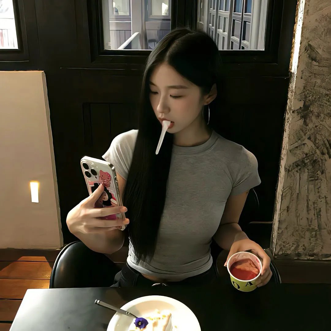 窗户边有人